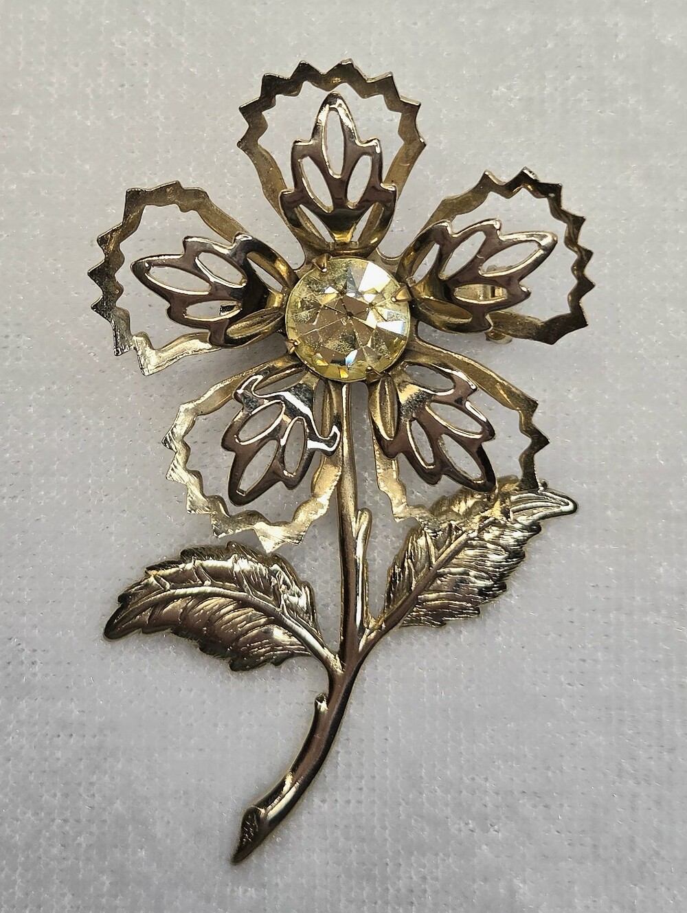 Vintage Unsigned Mid-century Gold-tone Flower Brooch / Pin